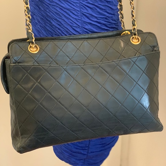 SOLD Chanel vintage shopping tote flap bag - Picture 2 of 12